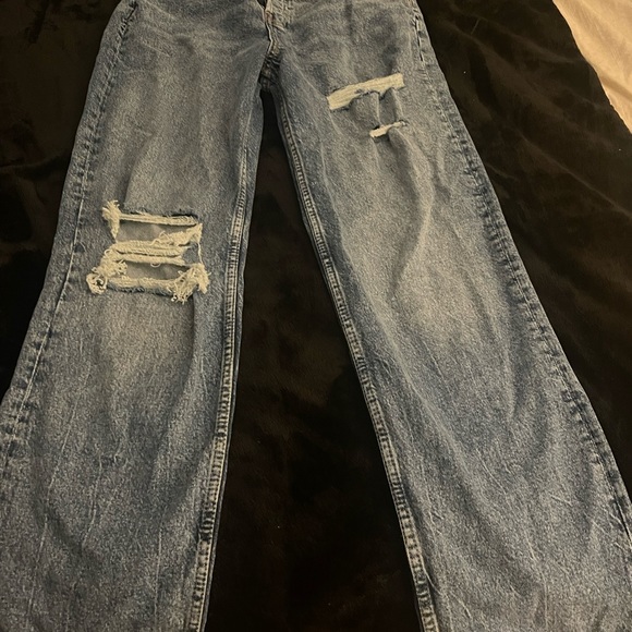 H&M jeans. Ripped/baggy size 4 - Picture 3 of 6